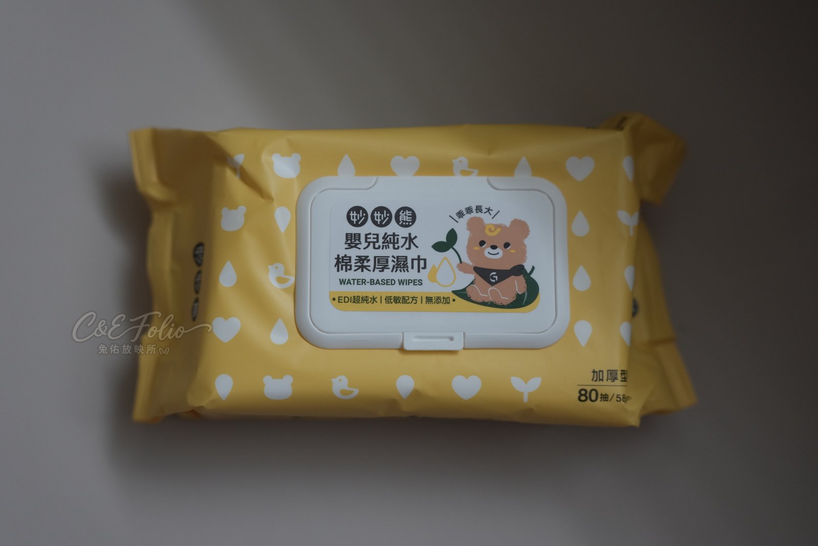 妙妙熊嬰兒純水棉柔厚濕巾,黃色包裝正面,白色硬蓋