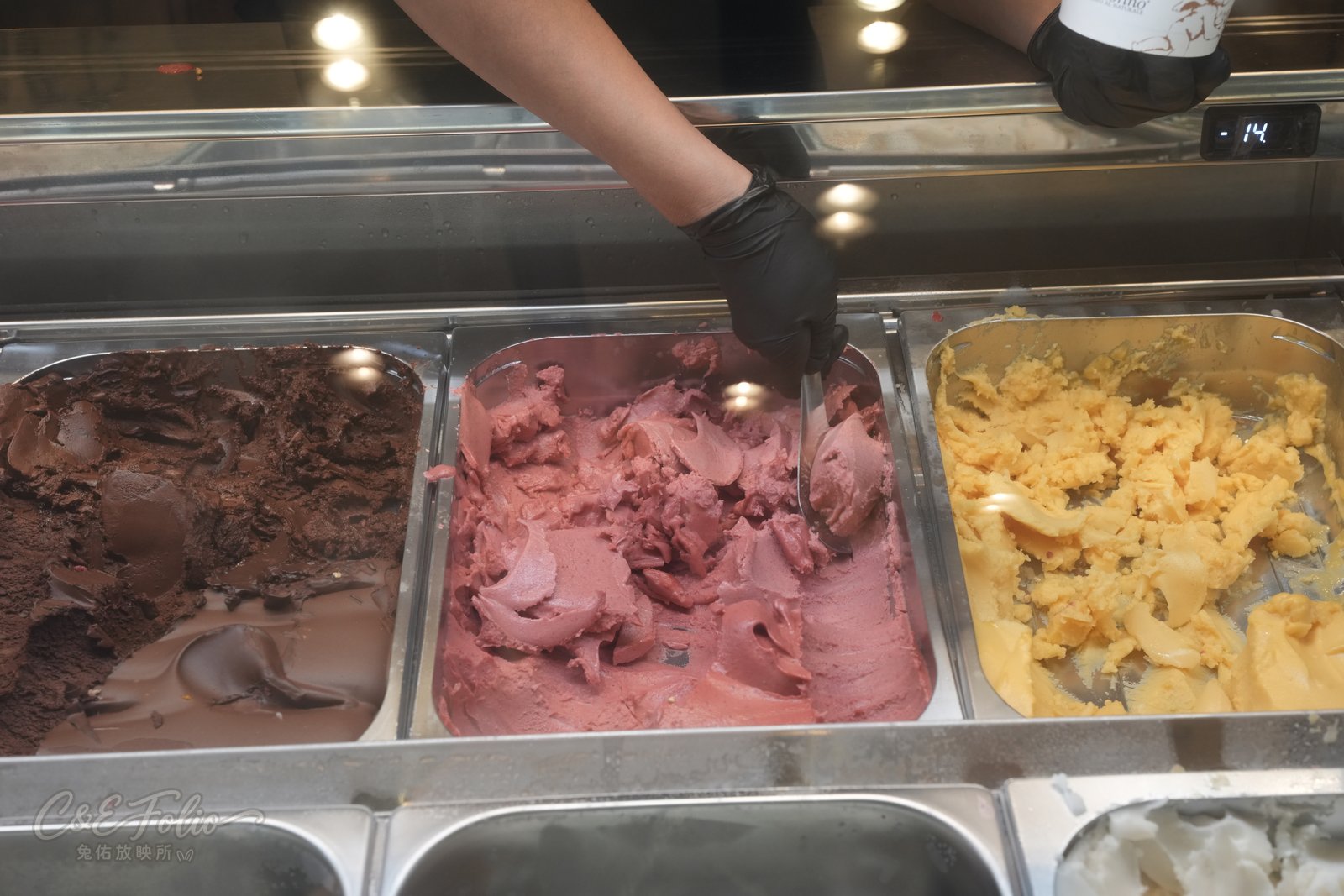 Amorino 冰櫃裡的 gelato 口味